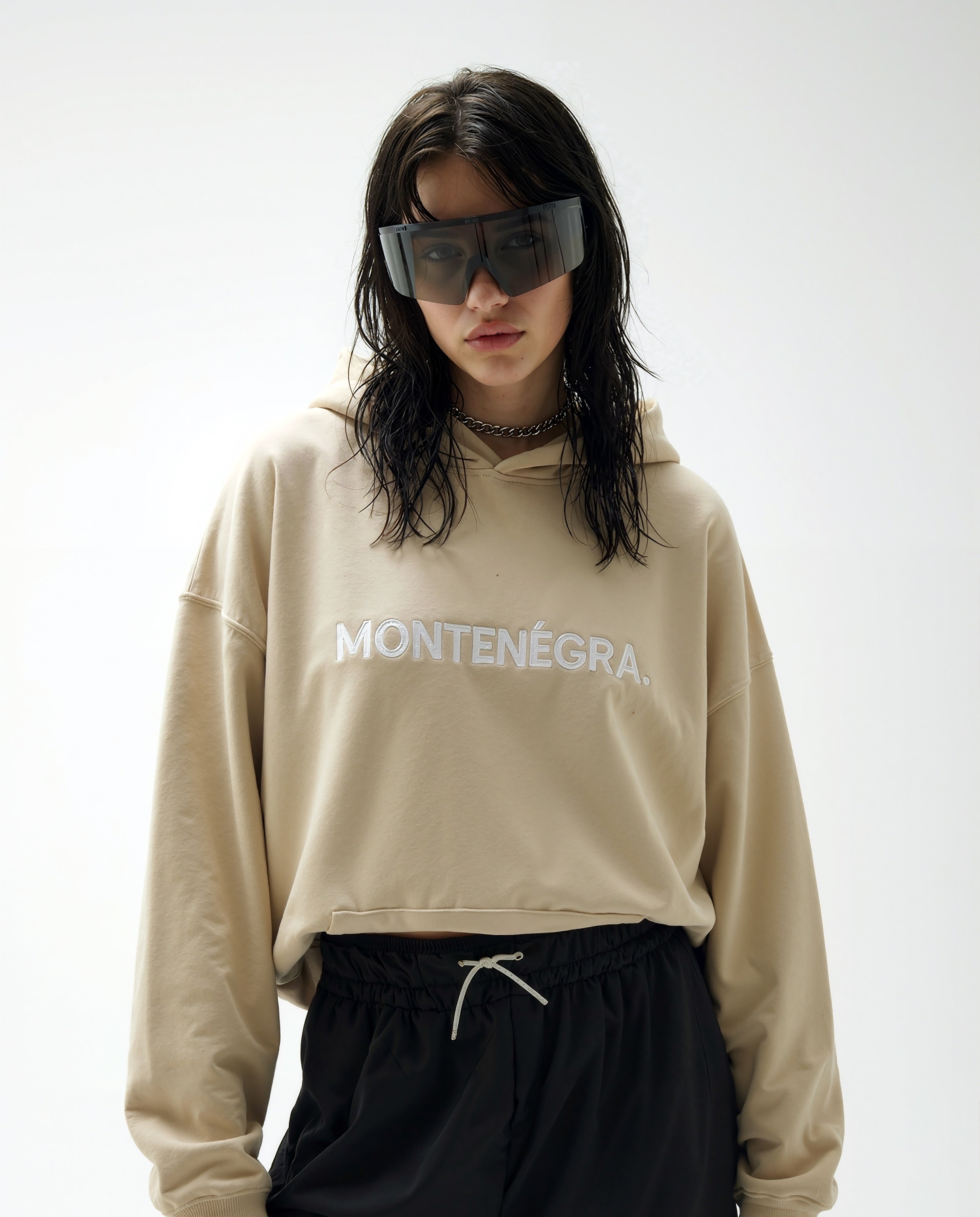 Curating Your Wardrobe: Essential Garments for 2025 - Montenégra
